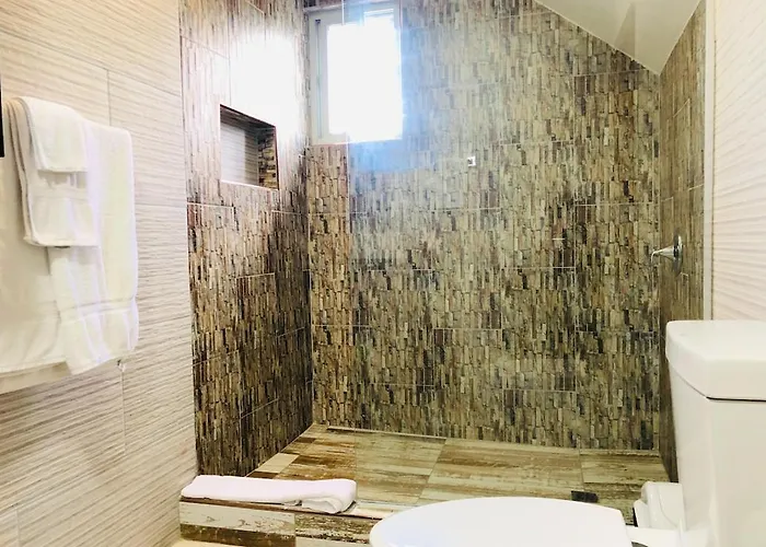 Luxury And Rooms,the Lagoons